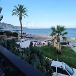 Sea Front Taormina דירה